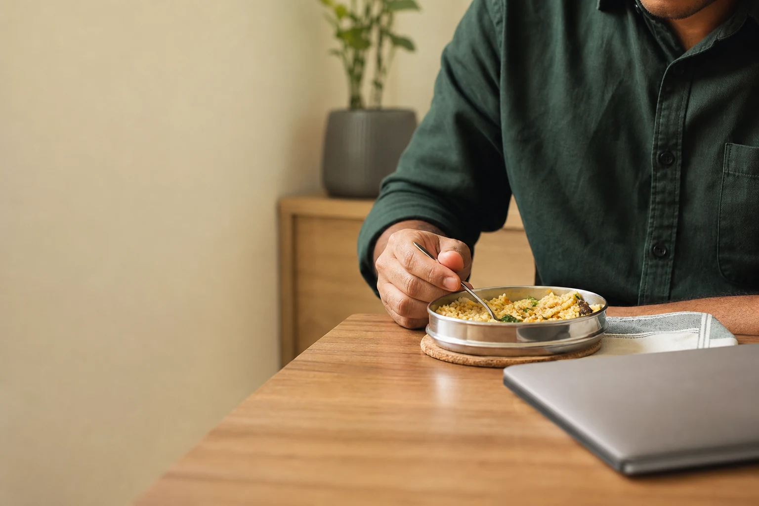 Adult having a familiar packed savoury lunch during the workday